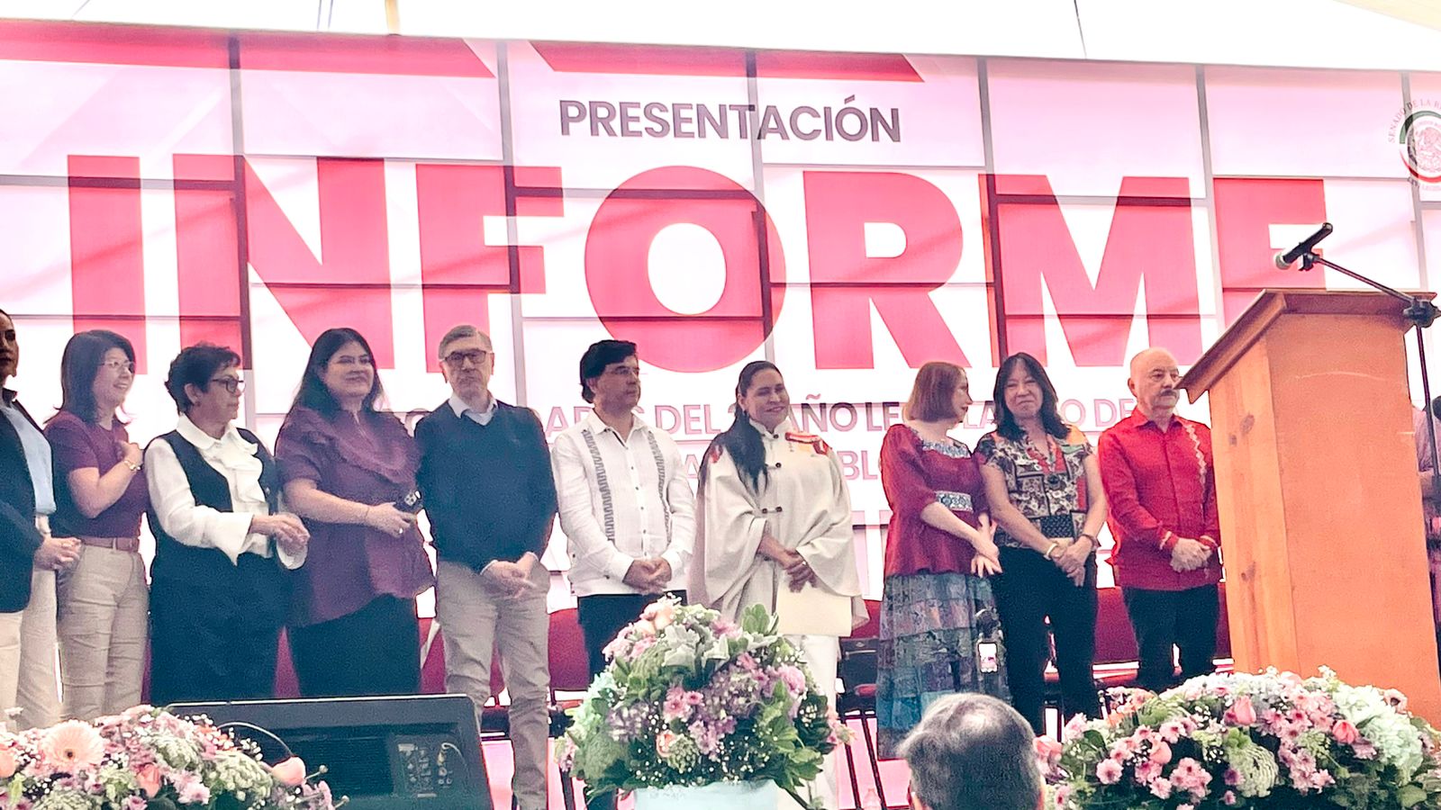 Ana Lilia Rivera rinde informe y recibe respaldo