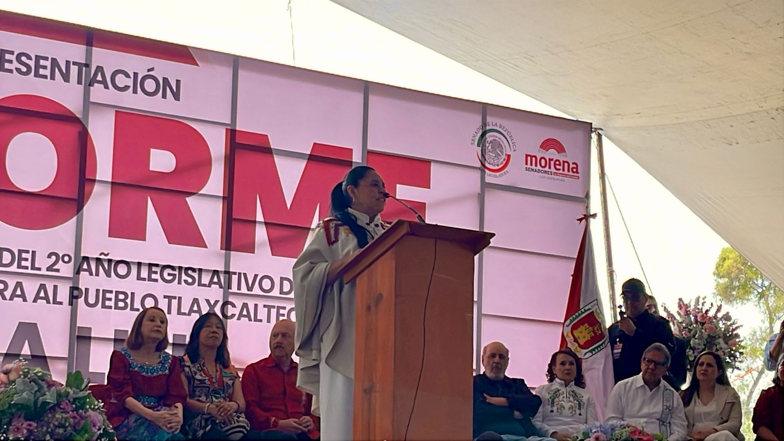 Ana Lilia Rivera rinde informe y recibe respaldo